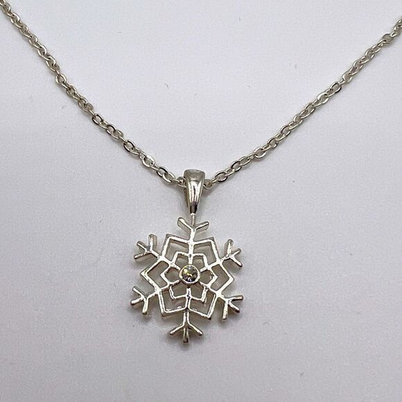 *3/$20* Petite silver tone snowflake necklace with rhinestone Christmas holiday - Picture 1 of 4